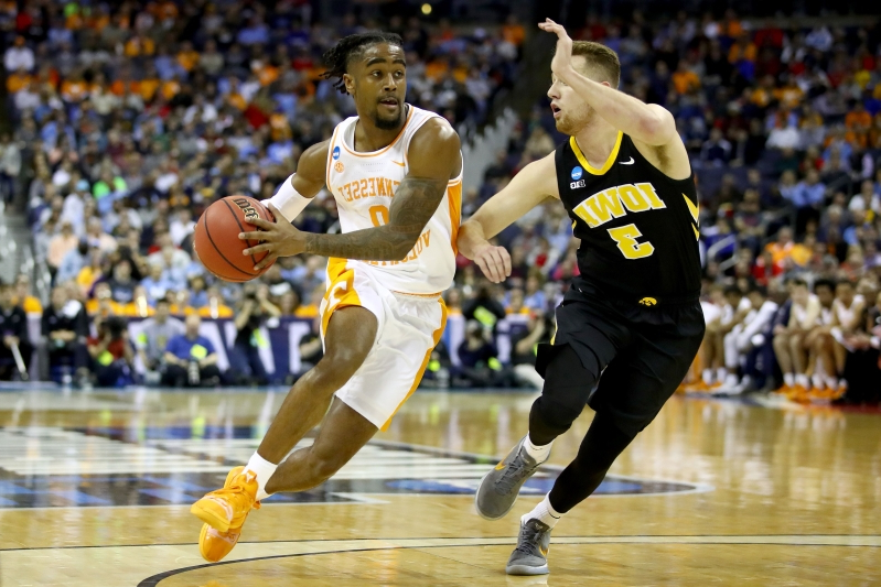 Tennessee basketball holds off Iowa in overtime to reach Sweet 16