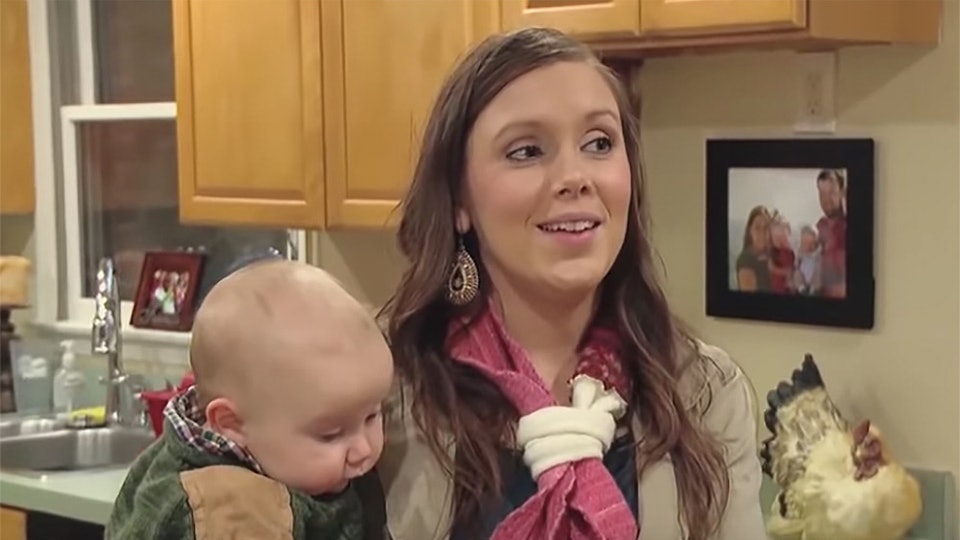 It’s a girl! Anna Duggar reveals sex of baby No. 6 with Josh during beehive gender reveal