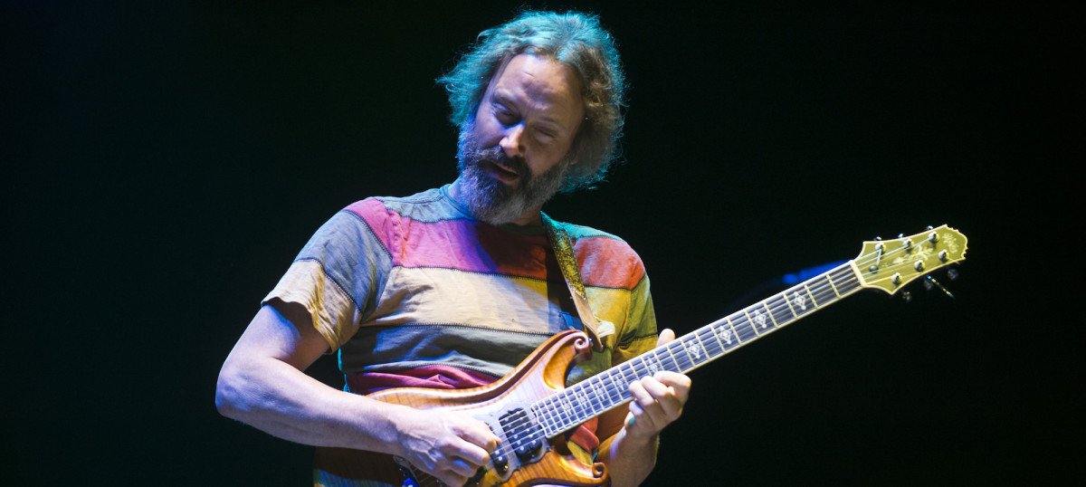 Neal Casal a prolific guitarist who played with Ryan Adams and Chris Robinson has died