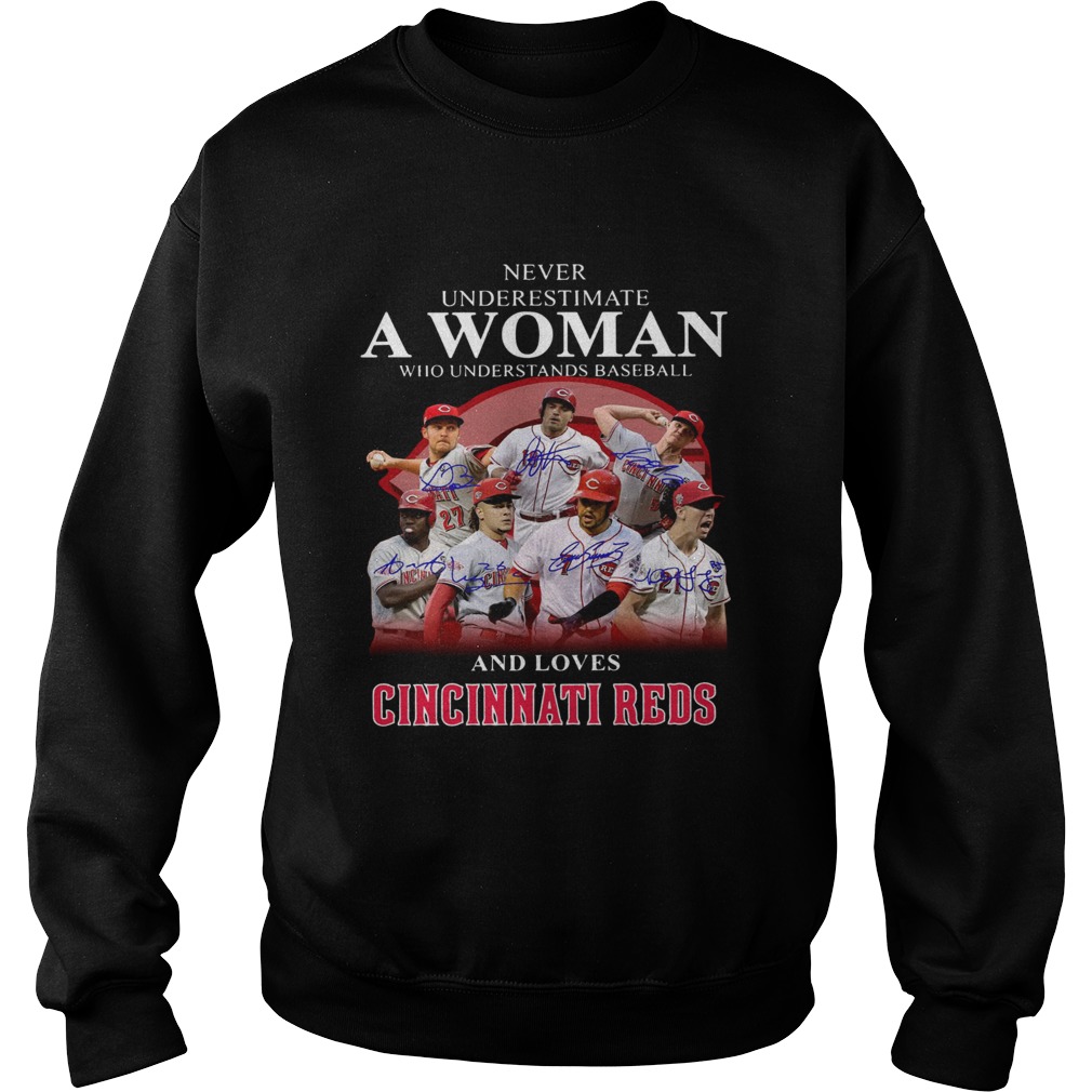 Never underestimate a woman who understands baseball and loves Cincinnati Reds Shirt Sweatshirt