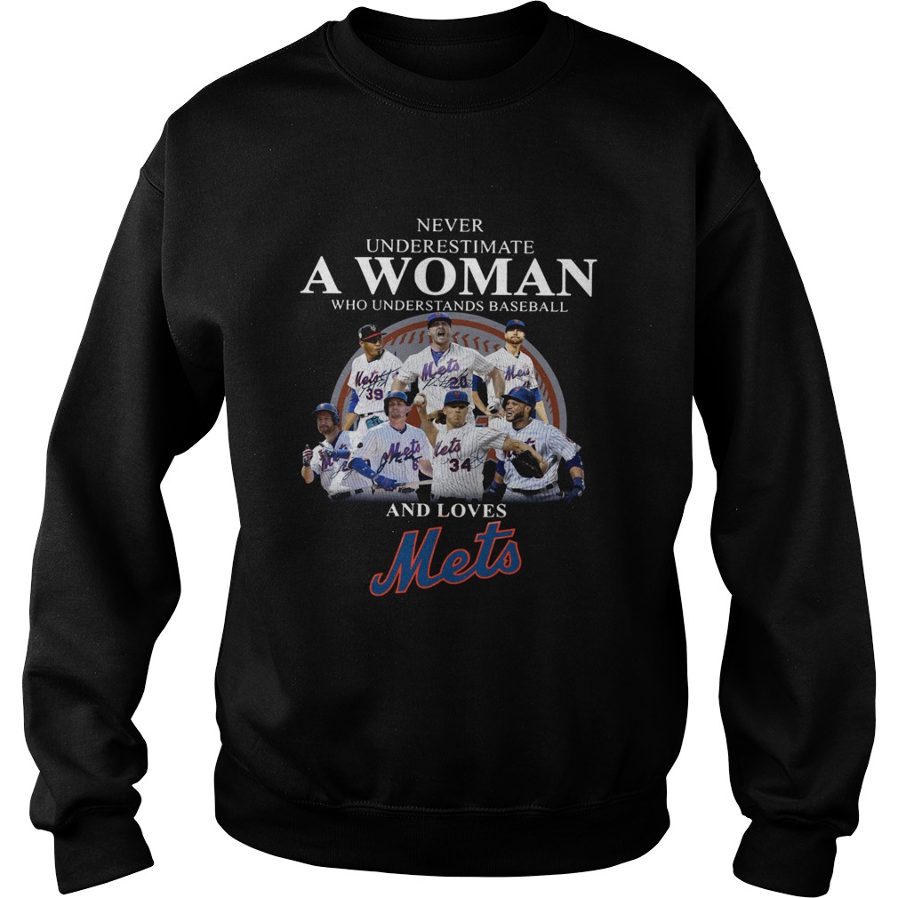 Never underestimate a woman who understands baseball and loves Mets Shirt Sweatshirt