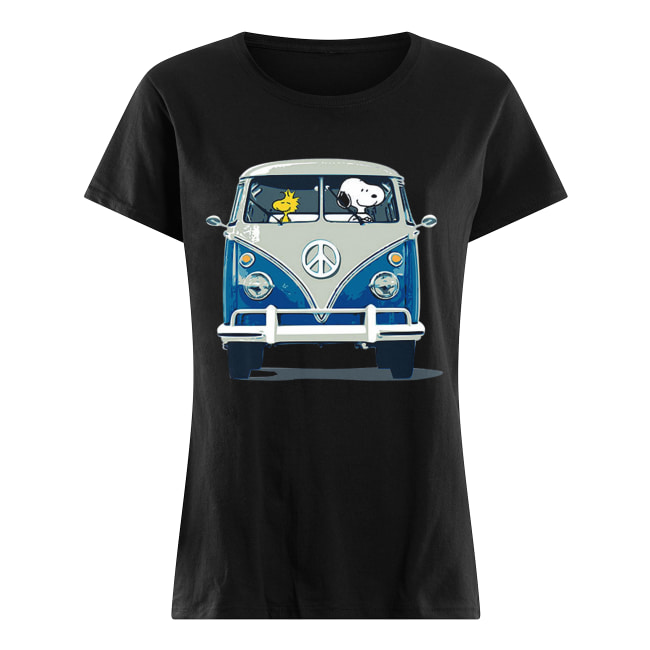 Snoopy driving Hippie car Volkswagen Beetle Classic Women's T-shirt