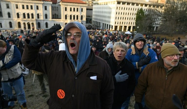 Amid Tight Security, Virginia Gun Rally Draws Thousands of Supporters