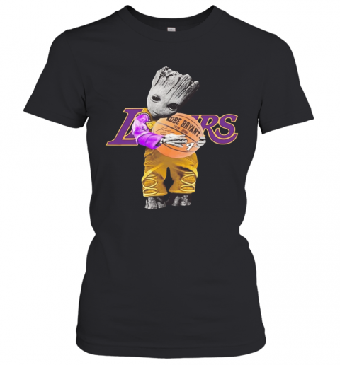 BABY GROOT LAKERS HUG KOBE BRYANT BASKETBALL SIGNATURE T-Shirt Classic Women's T-shirt