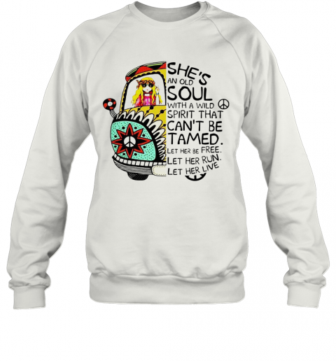Hippie Girl She'S An Old Soul With A Wild Spirit That Can'T Be Tamed Let Her Be Free T-Shirt Unisex Sweatshirt