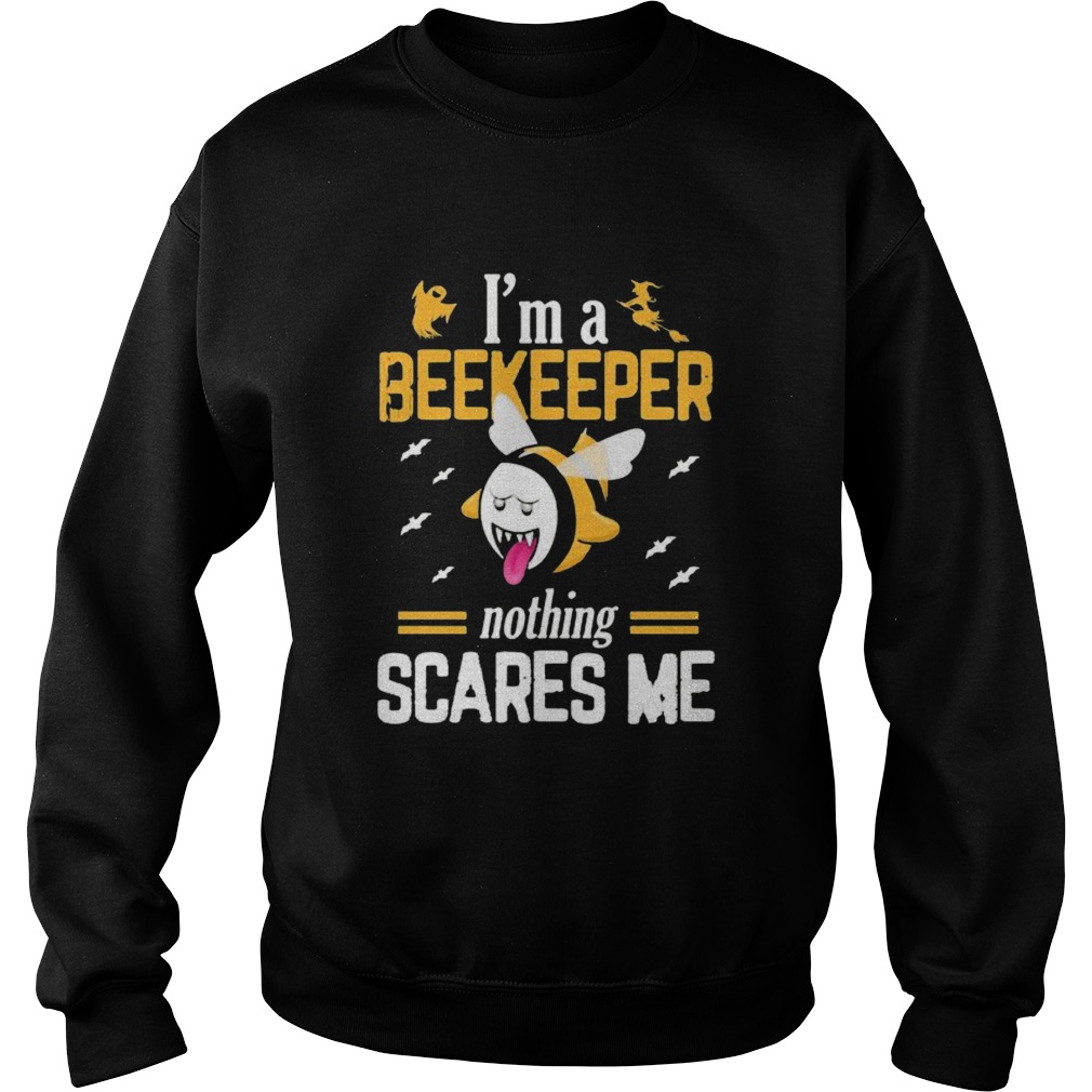 Halloween im a beekeeper nothing scares me Sweatshirt