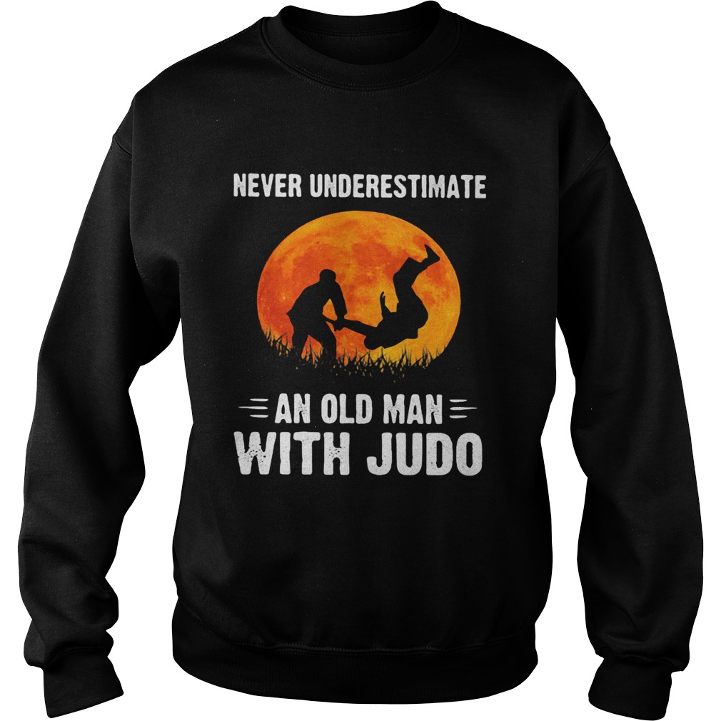 NEVER UNDERESTIMATE AN OLD MAN WITH JUDO SUNSET Sweatshirt