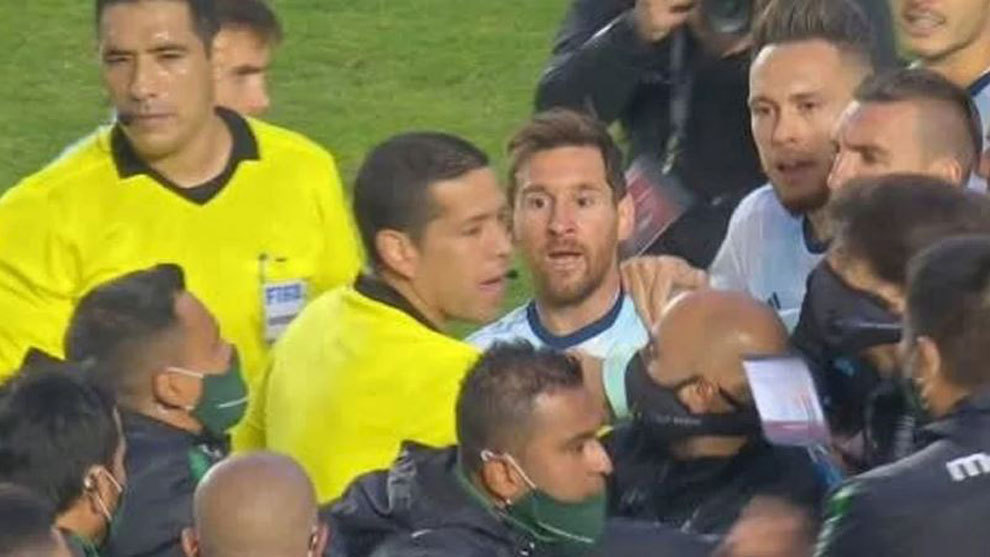 Fight in Bolivia-Argentina: Messi is reminded that they got six, Leo loses the papers with the “pelado” … and Kun encourages his teammate to mess it up