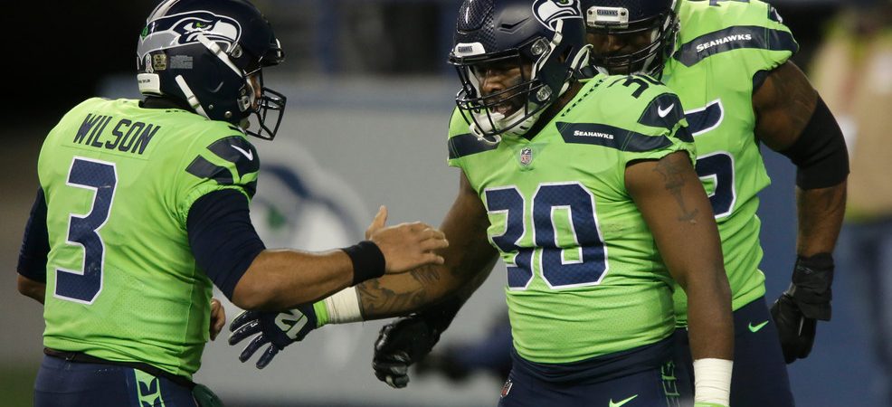 Wilson throws 2 TDs, Seahawks hold off Cardinals 28-21