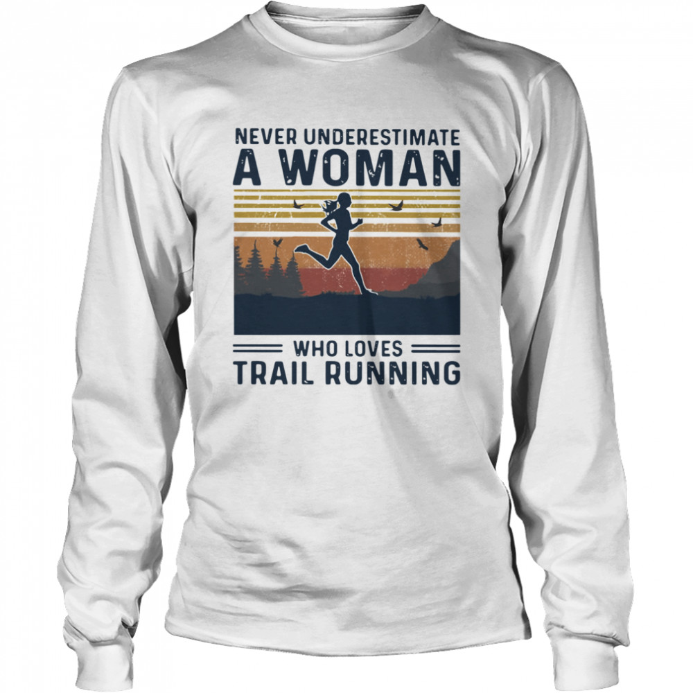 Never Underestimate A Woman Who Loves Trail Running Vintage Long Sleeved T-shirt